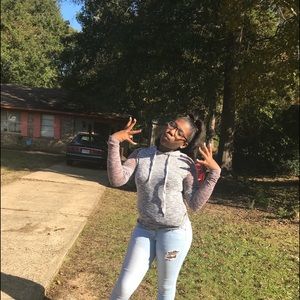 Meet your Posher, Tija